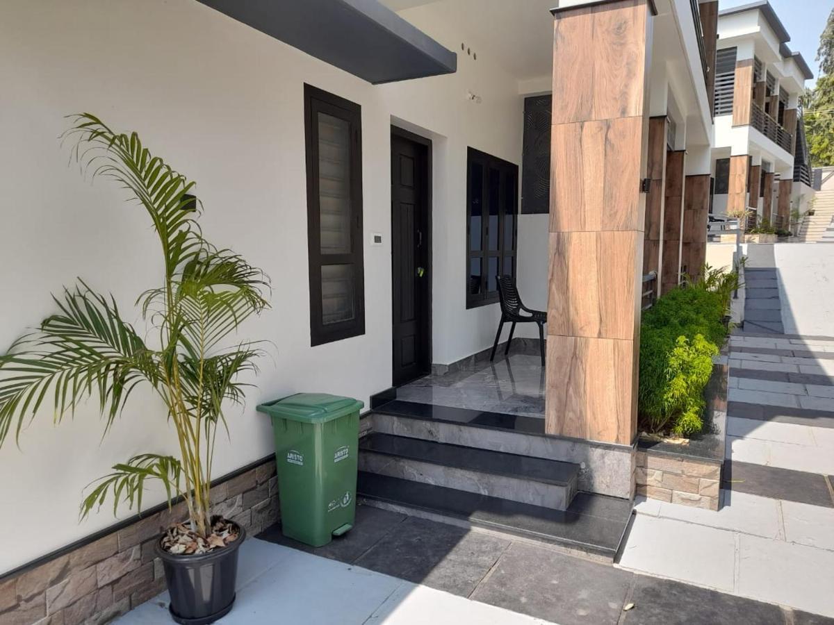 Milestone Inn 苏丹巴特利 外观 照片