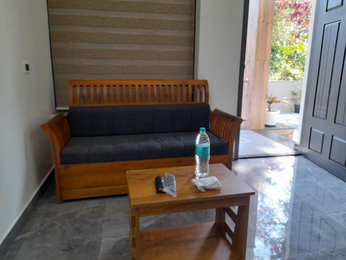 Milestone Inn 苏丹巴特利 外观 照片